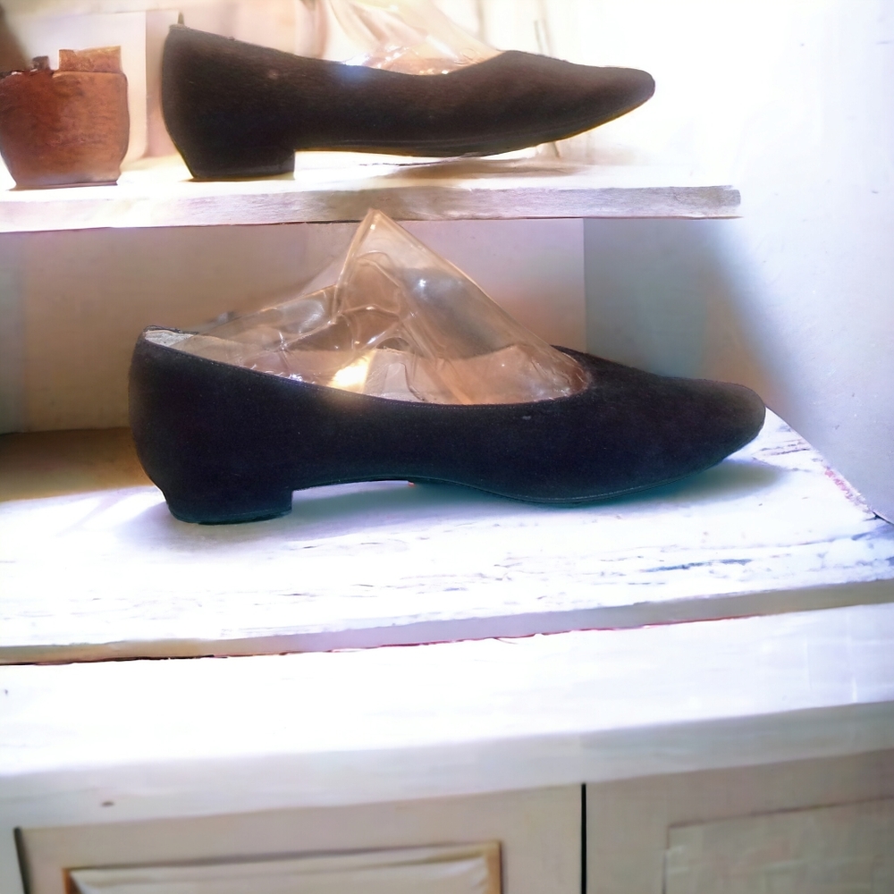 NEIMAN MARCUS | Black Micro Suede Ballerina Flats | Size 6
